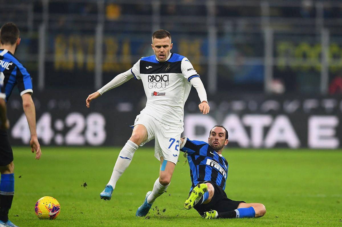 意甲球队尤文图斯迎战英格兰曼联的激烈比赛 意甲球队尤文图斯迎战英格兰曼联的激烈比赛