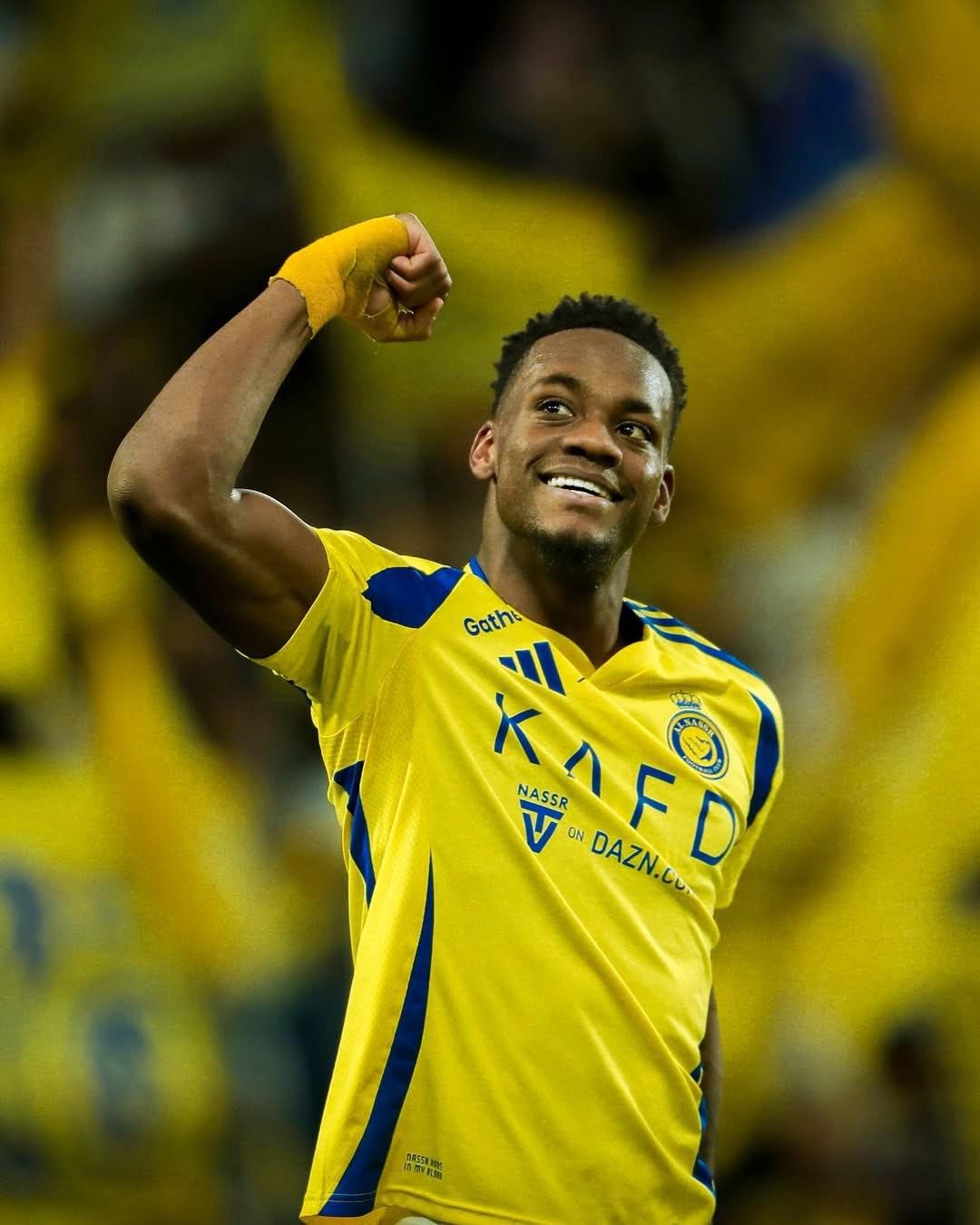 包含费内巴切球员集体义务者共度难关的词条