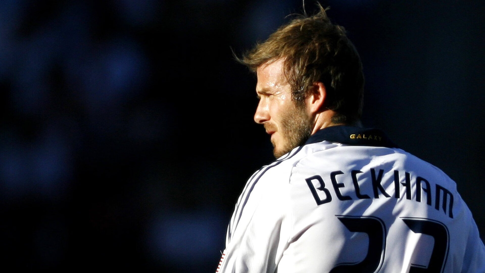 浓眉爆发,广东队末节带走尼克斯—一场跨联盟对决的震撼之夜